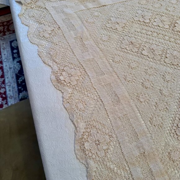 Cream colored Crochet TableCloth 60" x 78" - Picture 15 of 15